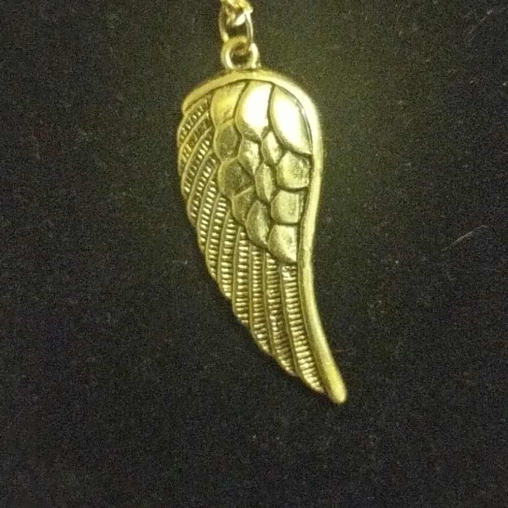 Gold tone Feather necklace with 18 inch chain